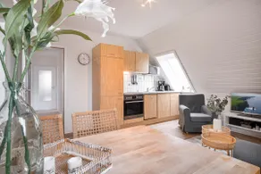 Bright apartment with 2 bedrooms - Image 2