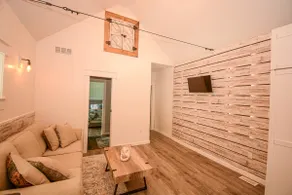 Downtown Rockford Retreat - Image 3