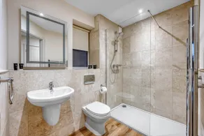 Luxury Stockton Studio Rooms, Free WiFi & Parking - Image 4