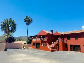 Casa el Pinito | Villa with a Heated Pool - Image 2