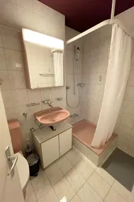 Central vacation studio with parking and cleaning/laundry - Image 3
