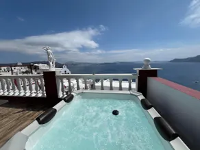 Captain's Economy Studio with sea view in oia - Image 4
