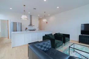 'Condo A' Gallery Suite - Downtown Marion - Image 3