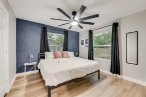 Royal Den | 5 BR, 5 King-Size Beds | Walk to UNT - Image 5