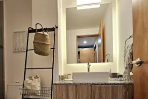 A warm apartment overlooking the lagoon. - Image 2