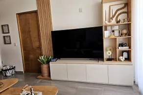 A warm apartment overlooking the lagoon. - Image 4