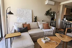 A warm apartment overlooking the lagoon. - Image 3