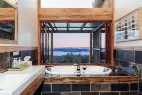 Woodbridge Hill Hideaway - Image 3