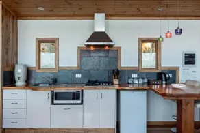Woodbridge Hill Hideaway - Image 4