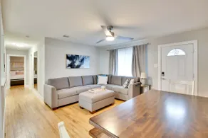 Cozy Central Austin 6-Bedroom Retreat. Sleeps 14 - Image 2