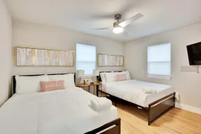 Cozy Central Austin 6-Bedroom Retreat. Sleeps 14 - Image 4