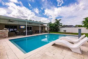 Fun in the Sun! Pool, Fenced Yard, Ping Pong, BBQ - Image 2