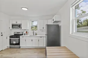 1 Bed + Office w Daybed! Close to NYC Transpo! - Image 5