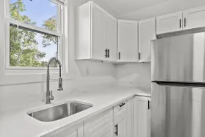 1 Bed + Office w Daybed! Close to NYC Transpo! - Image 4