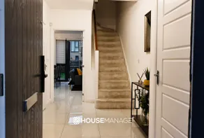 Modern Beautiful 5 bed -Sleeps 13 - Free Parking - Image 2