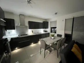 Modern Beautiful 5 bed -Sleeps 13 - Free Parking - Image 4