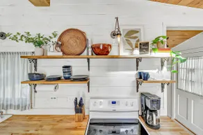 Cozy Cottage |Quintessential CT | Pet Friendly - Image 4