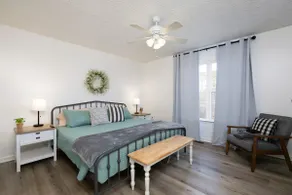 Charming Townhouse Close to Lakepoint with 2 Be/Ba - Image 2