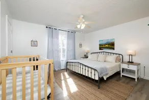Charming Townhouse Close to Lakepoint with 2 Be/Ba - Image 3