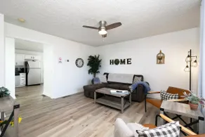 Charming Townhouse Close to Lakepoint with 2 Be/Ba - Image 4