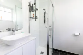 Freshly Renovated,600m to Main Beach| Pet Friendly - Image 5