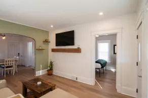 Entire Home in Rocky River, Ohio - Image 2