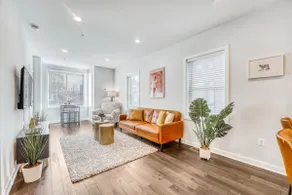 ”La Casa Bianca” 3 Bed Home by H St & Union Market - Image 2