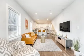 ”La Casa Bianca” 3 Bed Home by H St & Union Market - Image 4