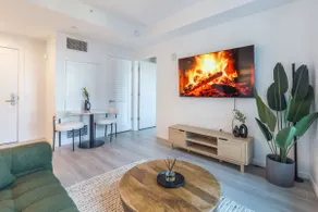 Luxury Highrise Near SF | Workspace, Pool, Parking - Image 4