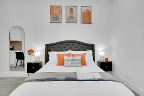 Orange Is The New Black Studio - BRAND NEW ! - Image 2