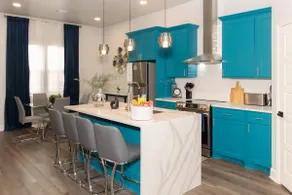 Chic modern suburban retreat. - Image 3