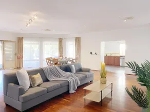 Spacious 5 bedroom Stay nr Curtin Uni/Mall/Airport - Image 4