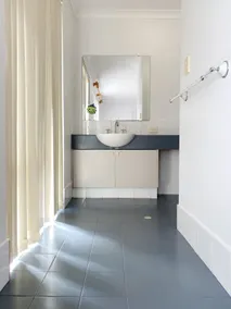 Spacious 5 bedroom Stay nr Curtin Uni/Mall/Airport - Image 3