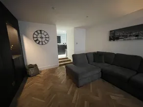 Spacious apartment with hot tub - Image 4