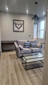 Luxury flat near beach & station - Image 4