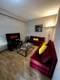 Cozy Urban Retreat - Image 2