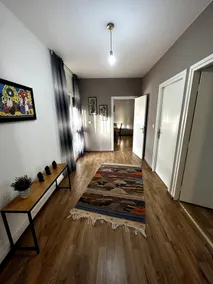 Cozy Urban Retreat - Image 3