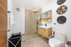 2bedroom villa connecting door - Image 5