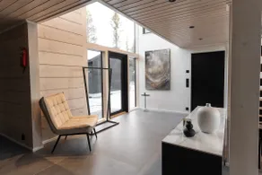 Spacious modern 6-bedroom villa - Image 4