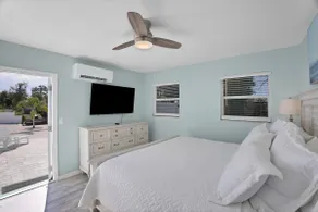 CLEAN,Great Location,Dockage Available,HEATED Pool, HUGE Back yard. Unit C  - Image 2