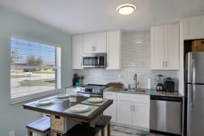CLEAN,Great Location,Dockage Available,HEATED Pool, HUGE Back yard. Unit C  - Image 5