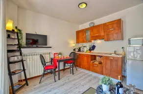 Apartment in a lakeside complex. Swimming pool, private dock, covered garage - Image 4