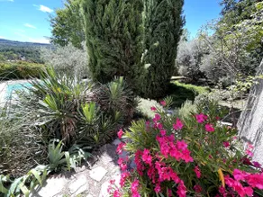 MEGET STILLT HUS MED POOL I FULL LUBERON - Image 3