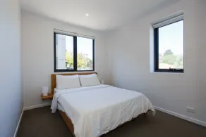 2 Bedrooms 2 Bath Free Parking - Image 3