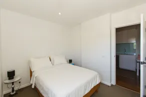 2 Bedrooms 2 Bath Free Parking - Image 2