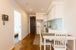 2 Bedrooms 2 Bath Free Parking - Image 4