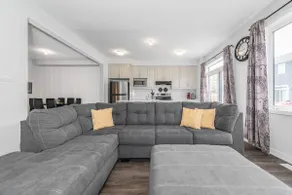 The Green Bohemian: 3beds, 3mins to CanTire Centre - Image 3