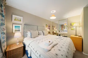 Fantastic split-level flat next to Battersea park - Image 2