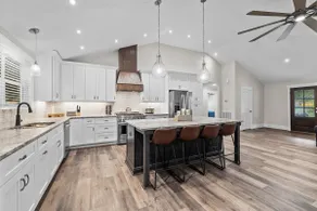 Stunning Home, Conveniently Located in Raleigh. - Image 2