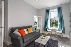 Modern Craigie Apartment - Image 2